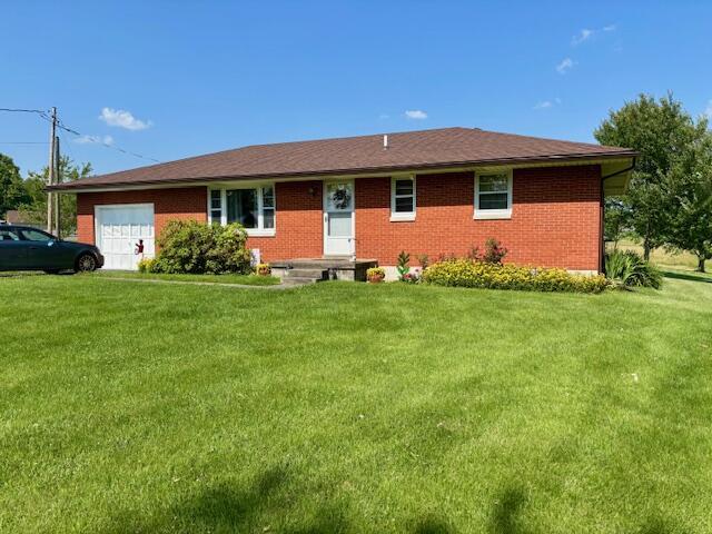54 Kelley Rd, Mckee, KY 40447 - ranch-style home featuring an attached garage, a front yard, and brick siding