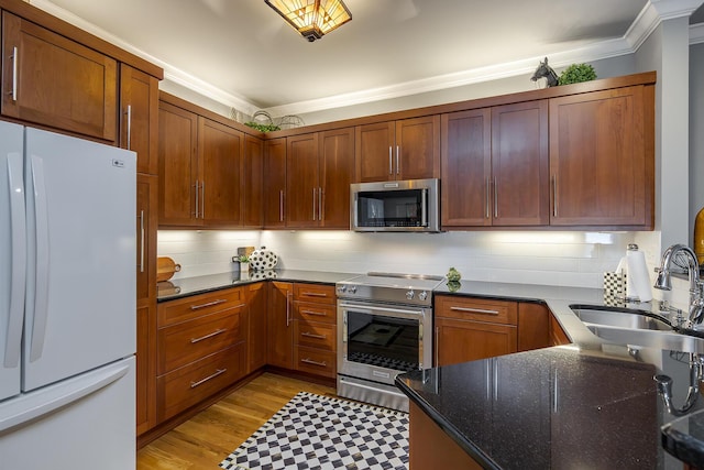3519 Doral Pl, Lexington, KY 40509 - kitchen featuring stainless steel appliances, a sink, ornamental molding, dark stone countertops, and decorative backsplash