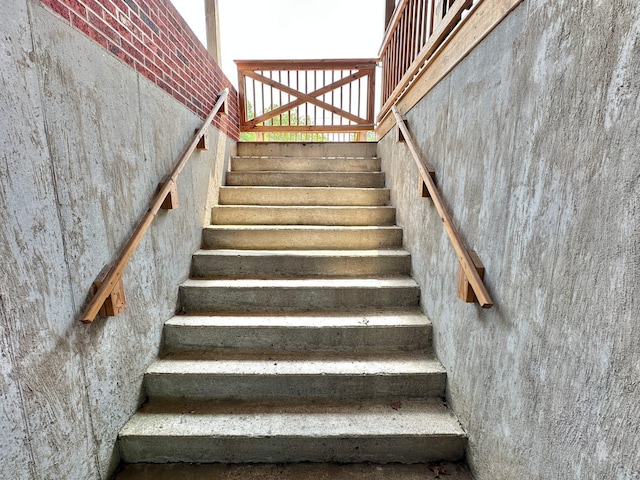 7532 Maysville Rd, Carlisle, KY 40311 - view of staircase