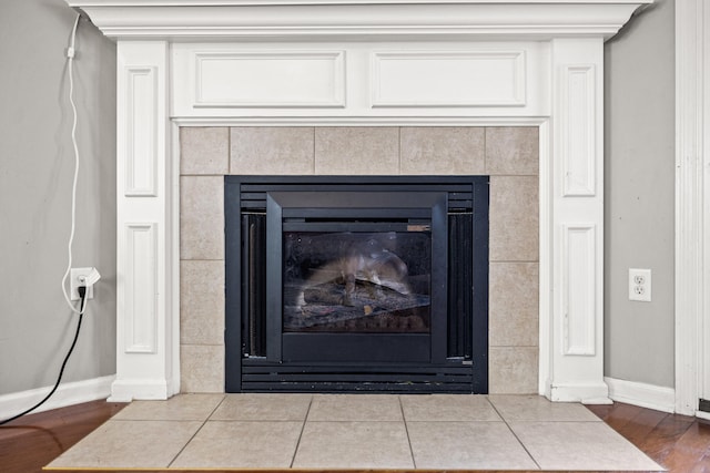 962 Cobble Dr, Richmond, KY 40475 - detailed view of a tile fireplace, baseboards, and wood finished floors
