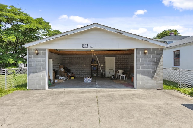 522 Atwood St, Louisville, KY 40217 - detached garage with driveway