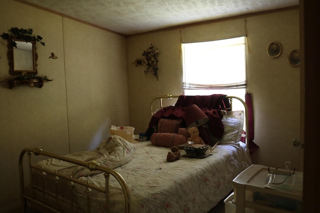 164 Oxbow Rd, Carlisle, KY 40311 - bedroom with a textured ceiling and crown molding