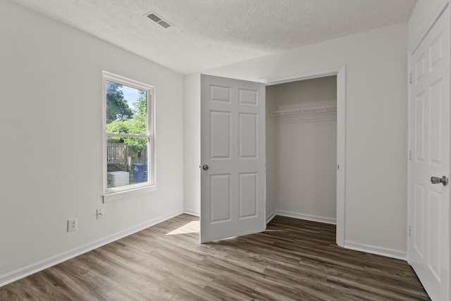 330 Corral St, Lexington, KY 40508 - unfurnished bedroom featuring dark wood-style floors, a textured ceiling, and a closet