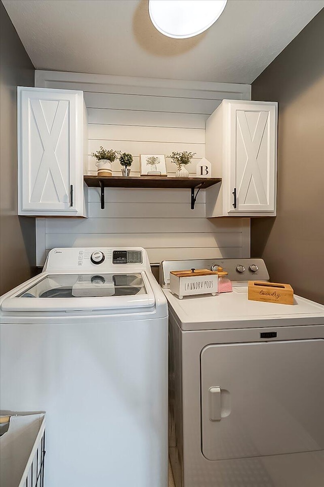 105 Geneva Ct, Nicholasville, KY 40356 - laundry area with washer and dryer and cabinet space