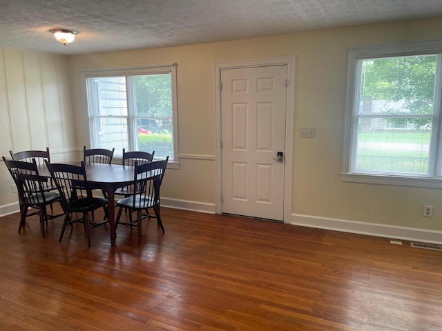 411 Ohara Dr, Danville, KY 40422 - dining space featuring wood-type flooring and a textured ceiling