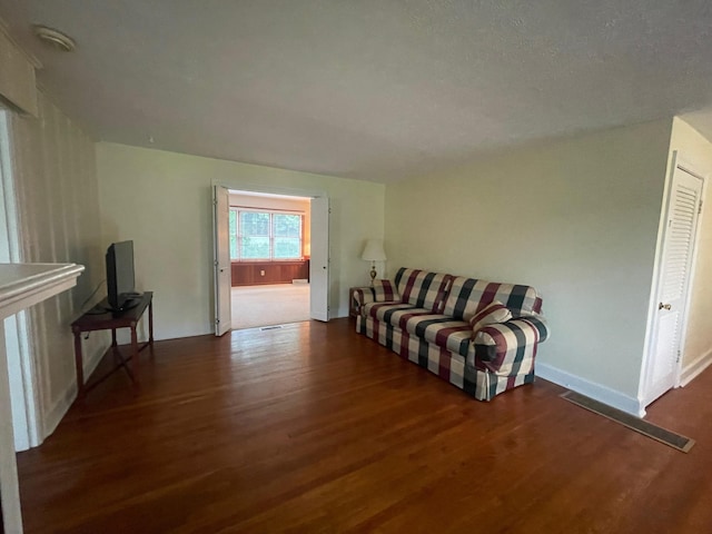 411 Ohara Dr, Danville, KY 40422 - living area with wood finished floors and baseboards