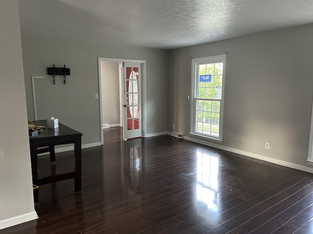 522 Countryside Cir, Mount Vernon, KY 40456 - empty room featuring baseboards, dark wood-style floors, and a textured ceiling