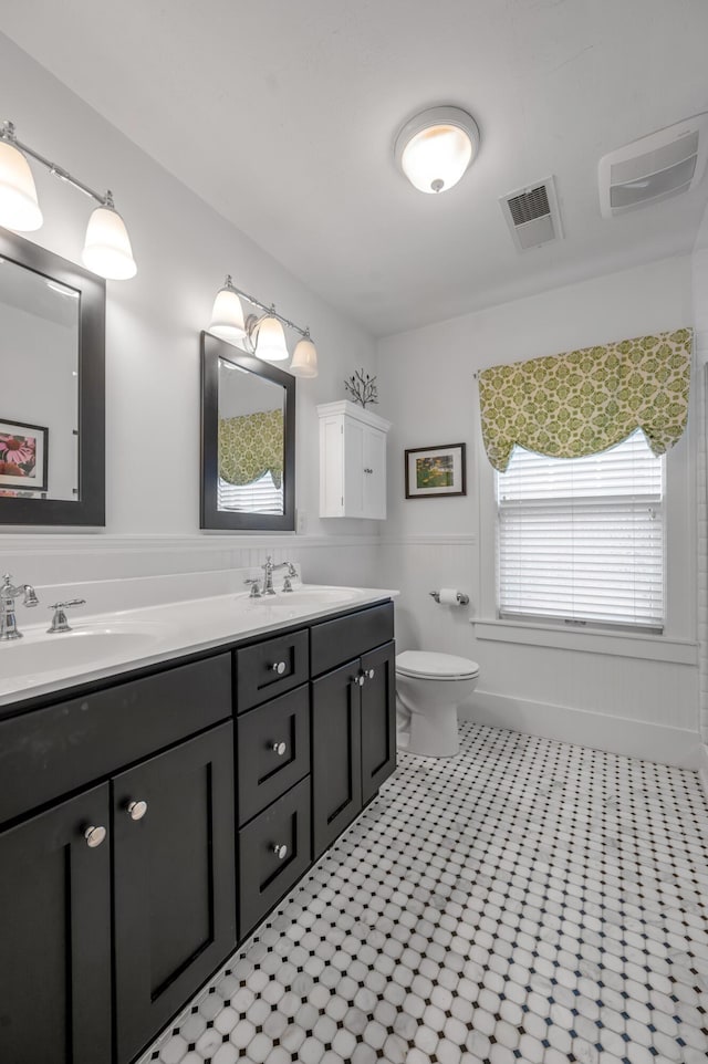 406 Dudley Rd, Lexington, KY 40502 - full bath with double vanity and toilet