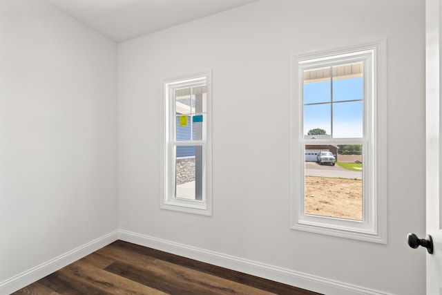 1038 Tamworth Ln, Frankfort, KY 40601 - unfurnished room featuring baseboards and dark wood-style floors