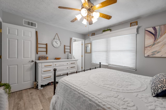 208 Westmoreland Ct, Georgetown, KY 40324 - bedroom featuring light wood-style flooring, a textured ceiling, and a ceiling fan