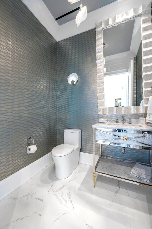 103 S Limestone St Unit 1150, Lexington, KY 40507 - bathroom with marble tiled floors, toilet, vanity, and baseboards