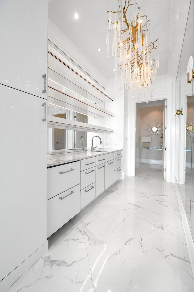 103 S Limestone St Unit 1150, Lexington, KY 40507 - bar with a sink, light marble finish floors, a chandelier, and pendant lighting