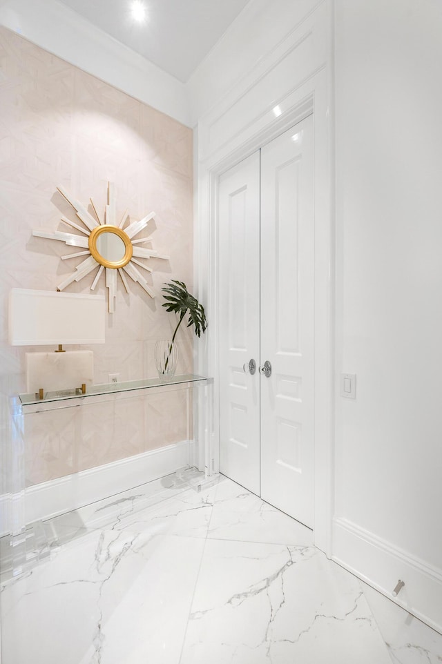 103 S Limestone St Unit 1150, Lexington, KY 40507 - hall featuring marble finish flooring and baseboards