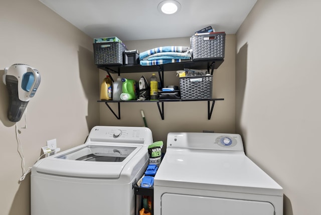 559 Breckenridge St, Lexington, KY 40508 - laundry room featuring independent washer and dryer