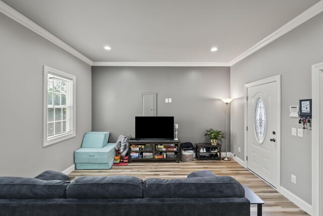 559 Breckenridge St, Lexington, KY 40508 - living room with baseboards, crown molding, light wood-type flooring, and recessed lighting