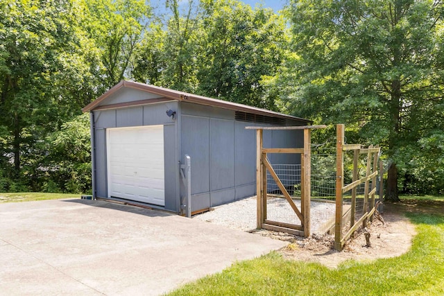 21 Vicki St, Nancy, KY 42544 - detached garage featuring asphalt driveway
