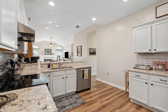 196 Academy Dr, Wilmore, KY 40390 - kitchen with dishwasher, a sink, a ceiling fan, a peninsula, and range with electric stovetop