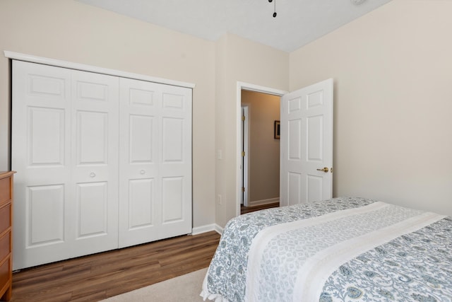 196 Academy Dr, Wilmore, KY 40390 - bedroom featuring dark wood finished floors and a closet
