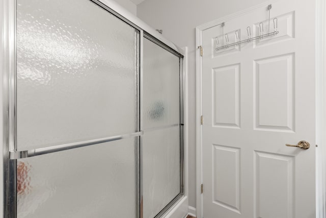 196 Academy Dr, Wilmore, KY 40390 - bathroom featuring an enclosed shower
