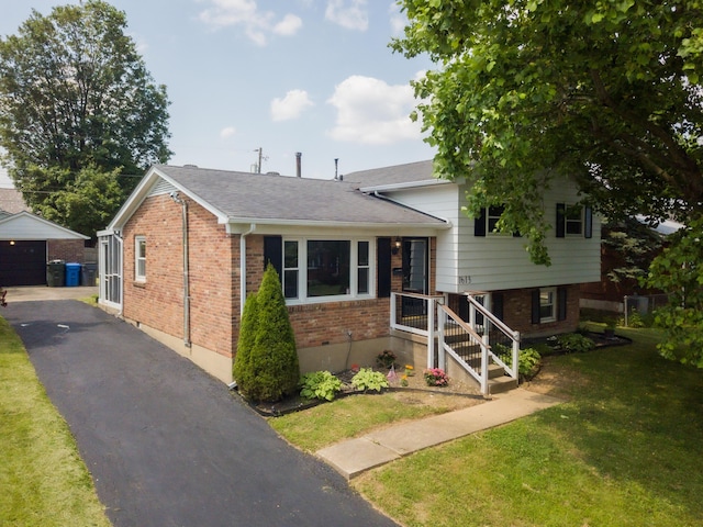 1613 Hastings Ct, Lexington, KY 40505 - tri-level home with brick siding, a front yard, an outdoor structure, asphalt driveway, and roof with shingles