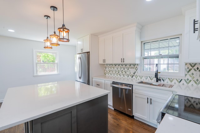 1613 Hastings Ct, Lexington, KY 40505 - kitchen featuring appliances with stainless steel finishes, a sink, light countertops, tasteful backsplash, and a kitchen island