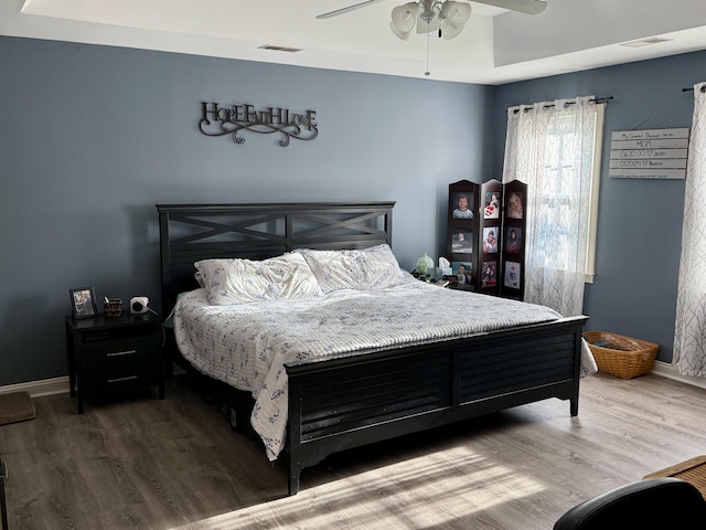 4516 Clubhouse Dr, Lexington, KY 40514 - bedroom featuring wood finished floors, baseboards, and a ceiling fan