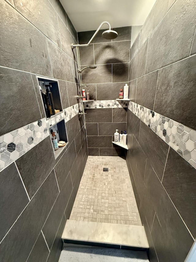 4516 Clubhouse Dr, Lexington, KY 40514 - full bath with tiled shower