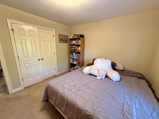 4516 Clubhouse Dr, Lexington, KY 40514 - carpeted bedroom featuring baseboards and a closet