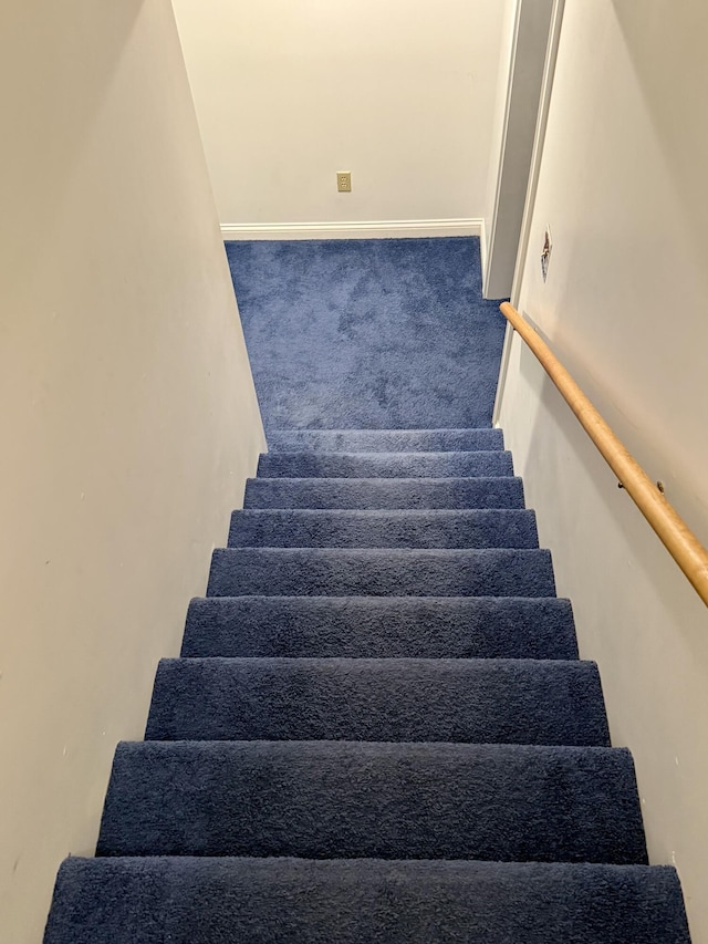 4516 Clubhouse Dr, Lexington, KY 40514 - staircase featuring carpet and baseboards