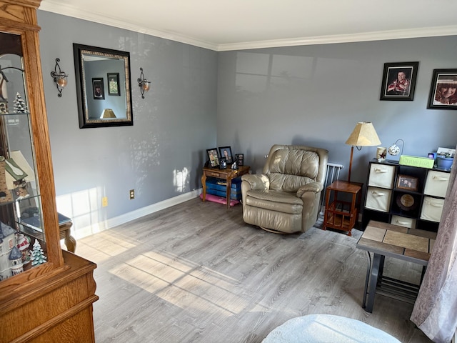4516 Clubhouse Dr, Lexington, KY 40514 - living area featuring crown molding, wood finished floors, and baseboards