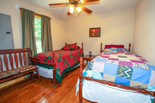 1150 Haynes Knob Rd, Somerset, KY 42501 - bedroom featuring wood finished floors and a ceiling fan