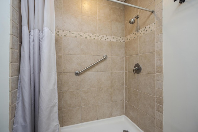 301 Atwood Dr, Lexington, KY 40515 - bathroom featuring a tile shower