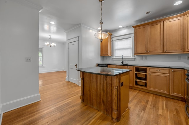 109 N Ashland Ave, Lexington, KY 40502 - kitchen featuring a sink, crown molding, light wood-style flooring, dark countertops, and a chandelier