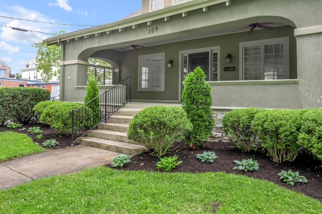 109 N Ashland Ave, Lexington, KY 40502 - entrance to property featuring a ceiling fan, stucco siding, and a porch