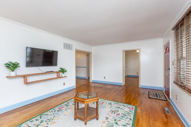 645 Raven Dr, Frankfort, KY 40601 - living room featuring ornamental molding, wood finished floors, and baseboards