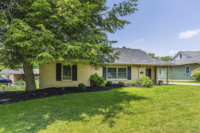 235 W Vista St, Lexington, KY 40503 - view of front of property featuring a front lawn and roof with shingles