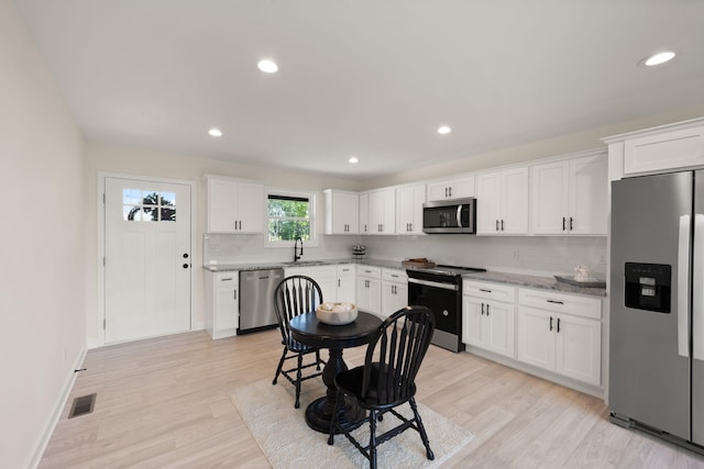 877 Hideaway Dr, Somerset, KY 42503 - kitchen with appliances with stainless steel finishes, a sink, decorative backsplash, light wood-style floors, and recessed lighting