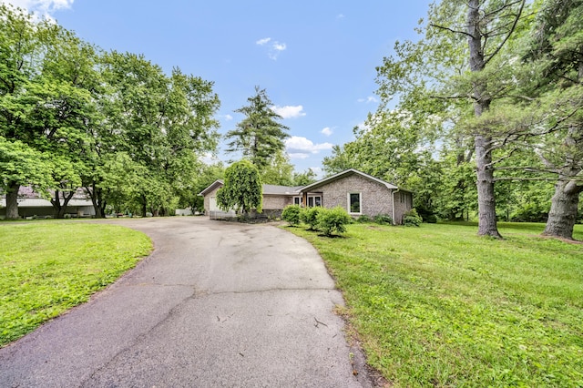 399 Stonecrest Rd, Winchester, KY 40391 - ranch-style home with asphalt driveway, a front lawn, and brick siding