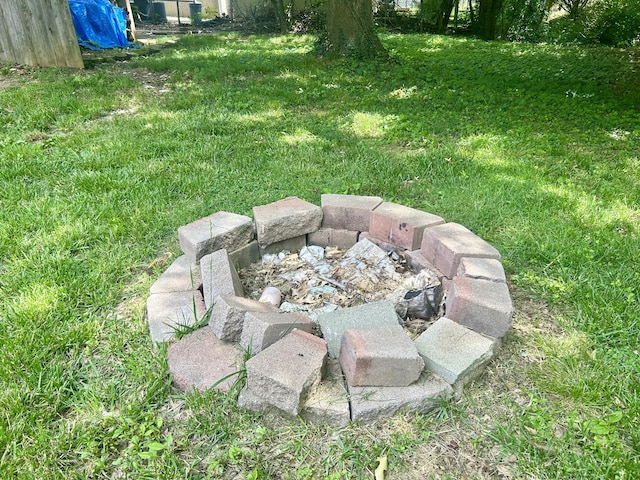 3154 High Ridge Dr, Lexington, KY 40517 - exterior view of an outdoor fire pit