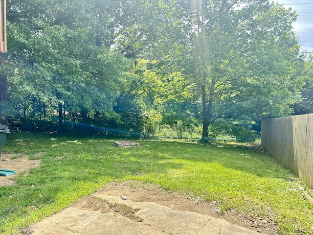 3154 High Ridge Dr, Lexington, KY 40517 - view of yard featuring an outdoor fire pit