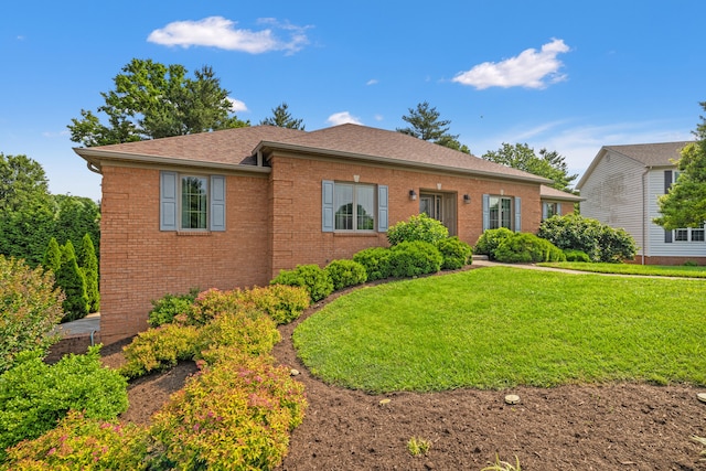 105 Wellington Cv, Danville, KY 40422 - ranch-style home with brick siding, a front yard, and roof with shingles