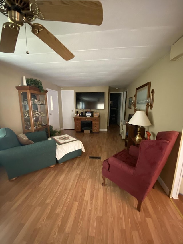 353 Stephens Dr, Somerset, KY 42501 - living room featuring wood finished floors and ceiling fan