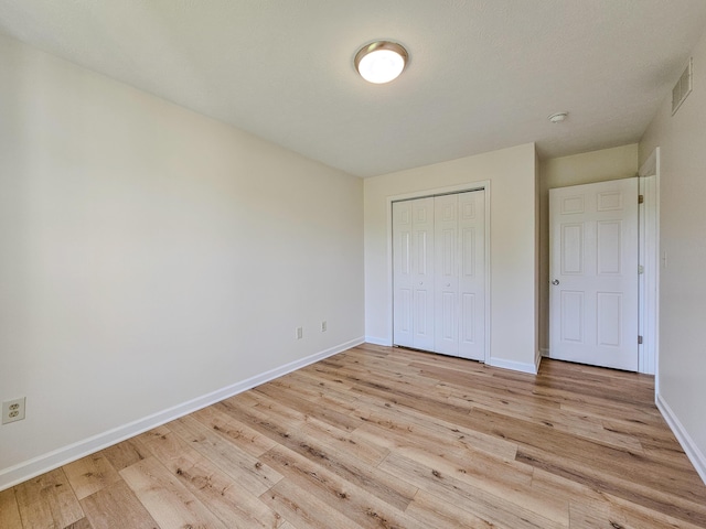 186 Amber Ln, Hustonville, KY 40437 - unfurnished bedroom featuring light wood-style flooring, baseboards, and a closet