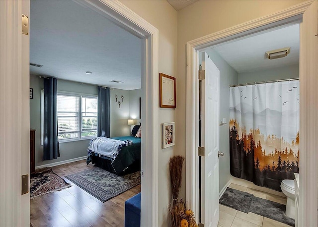 3471 Pimlico Pkwy Unit B, Lexington, KY 40517 - ensuite bathroom featuring toilet, a shower with shower curtain, baseboards, and wood finished floors