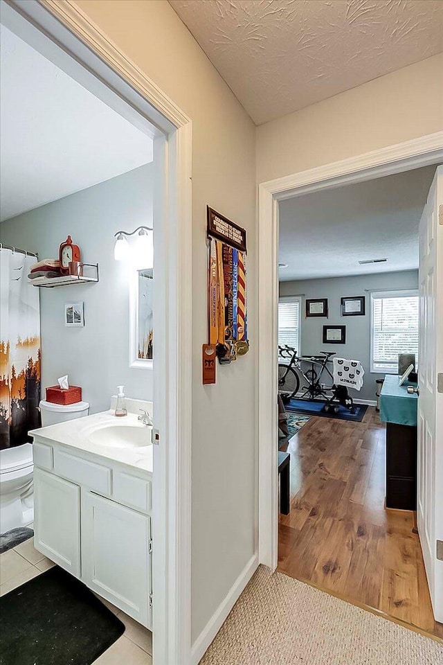 3471 Pimlico Pkwy Unit B, Lexington, KY 40517 - corridor featuring a sink, baseboards, and light wood finished floors