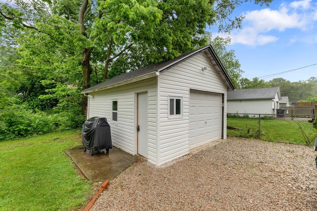 795 Allendale Dr, Lexington, KY 40503 - detached garage featuring driveway