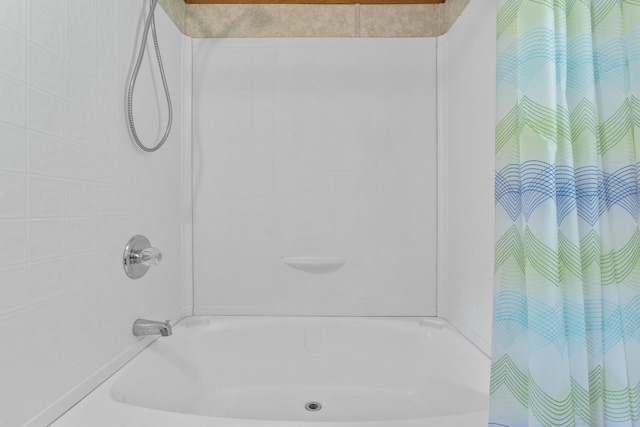 6125 Cincinnati Pike, Sadieville, KY 40370 - full bathroom featuring shower / tub combo