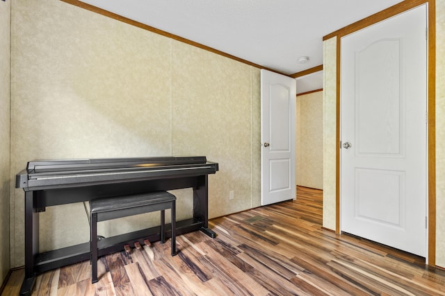 6125 Cincinnati Pike, Sadieville, KY 40370 - sitting room with wood finished floors and crown molding