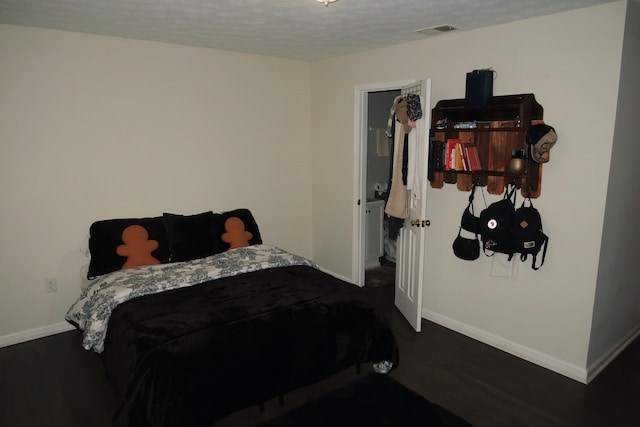 557 Chestnut St, Lexington, KY 40508 - bedroom featuring wood finished floors, baseboards, and a textured ceiling