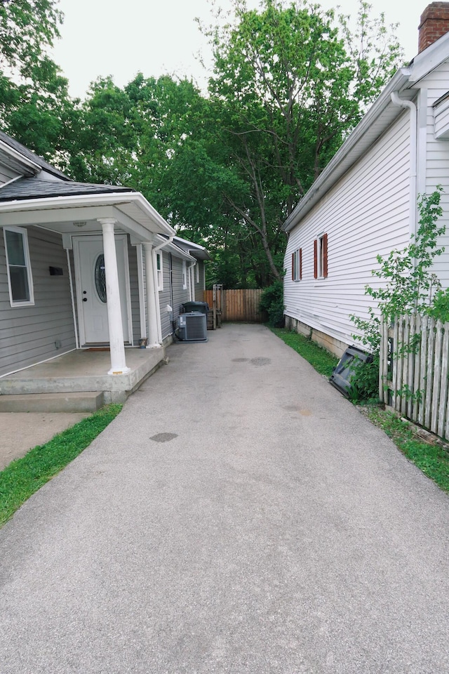 557 Chestnut St, Lexington, KY 40508 - view of home's exterior with central air condition unit and driveway